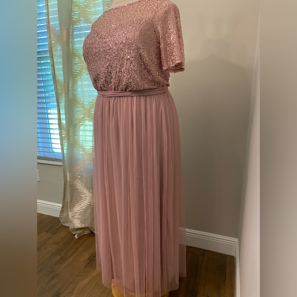 Plus Dress 💗 - Picture 2 of 3